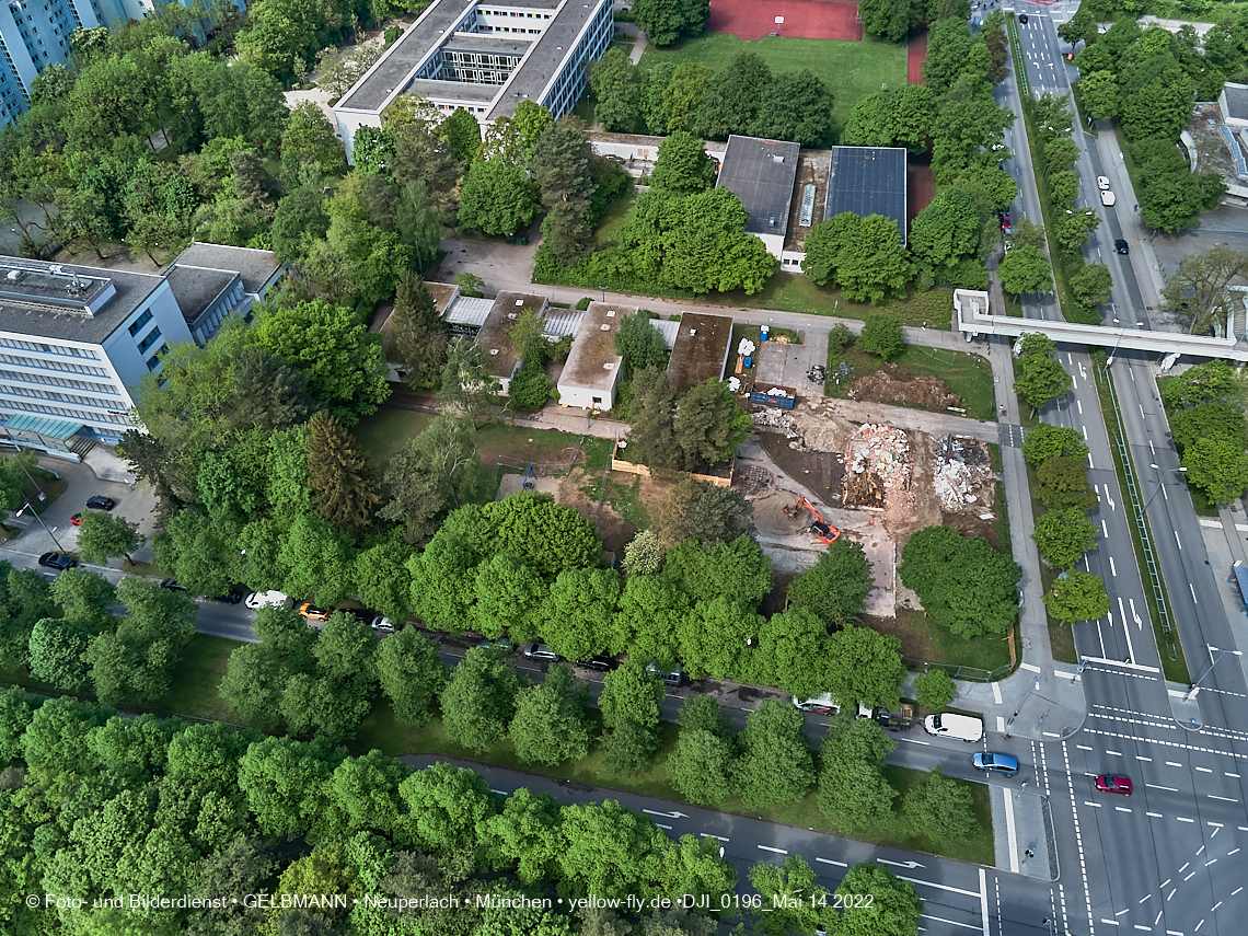 14.05.2022 - Luftbilder von der Baustelle Haus für Kinder in Neuperlach